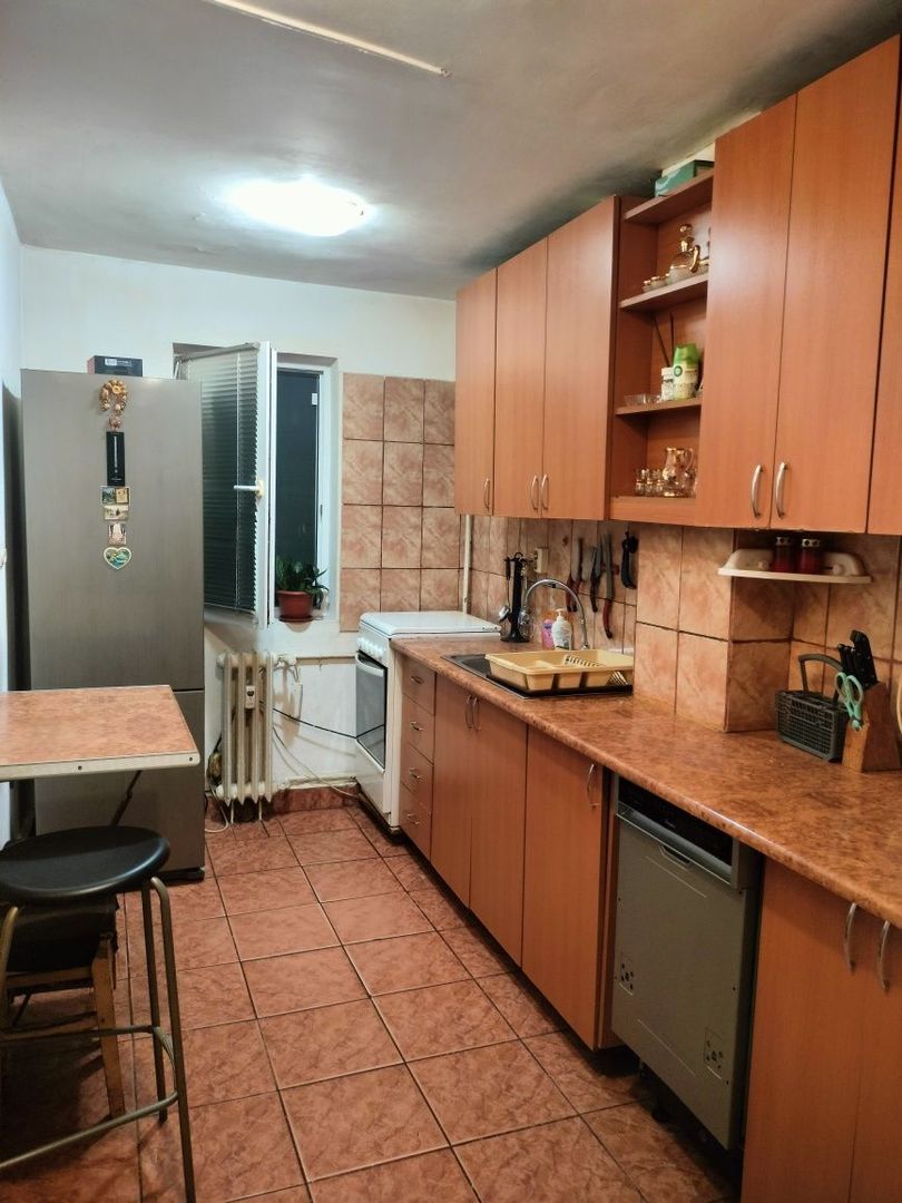 Proprietar închiriez apartament cu doua camere in zona Teiul Doamnei