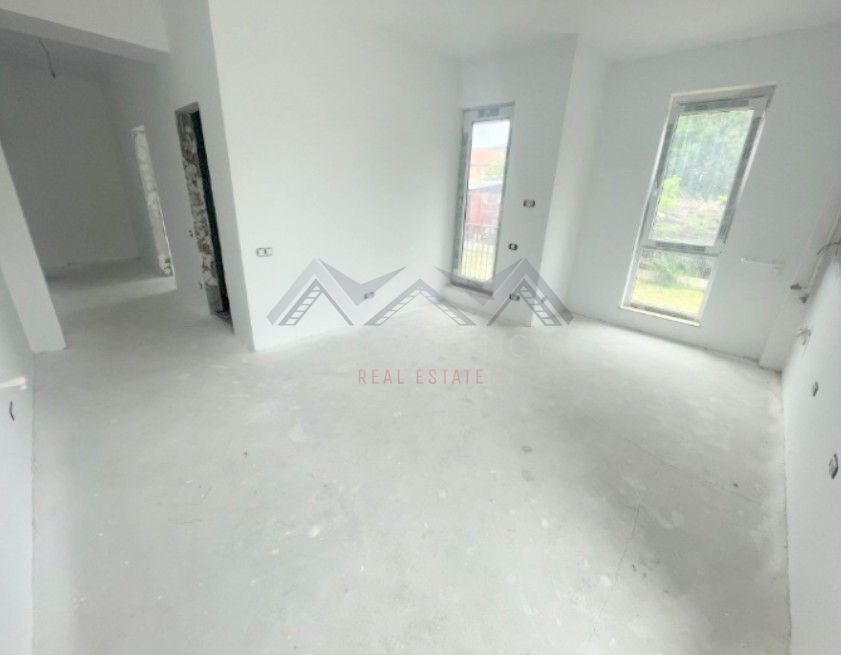 Apartament 2 camere + curte 110 mp Otopeni centru