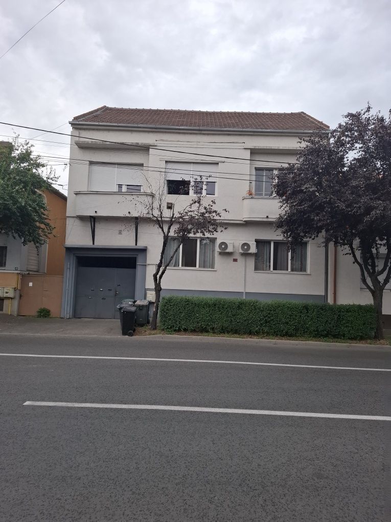 Vand casa 3 camere central