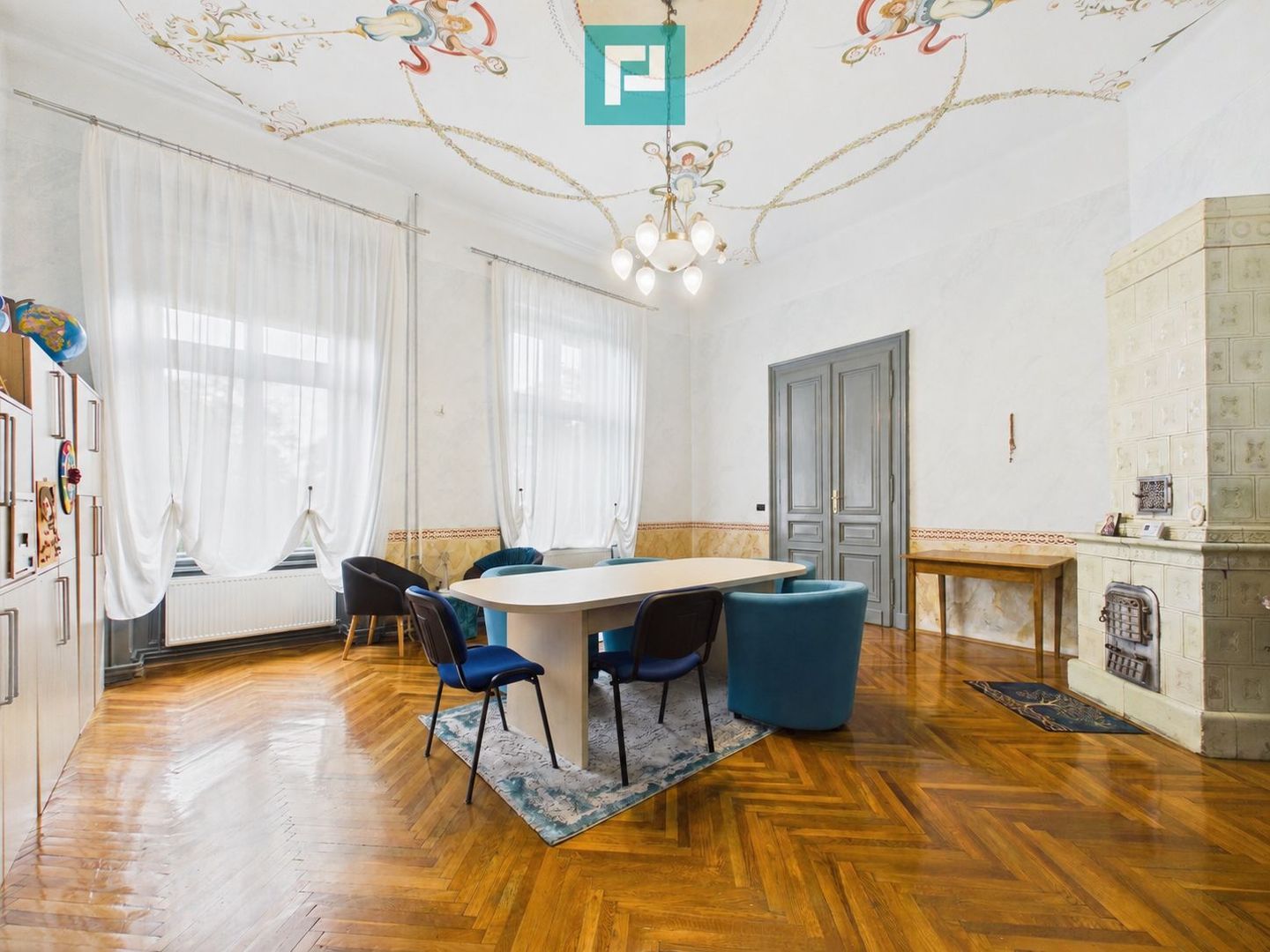 Apartament emblematic in Palatul Cenad, Arad