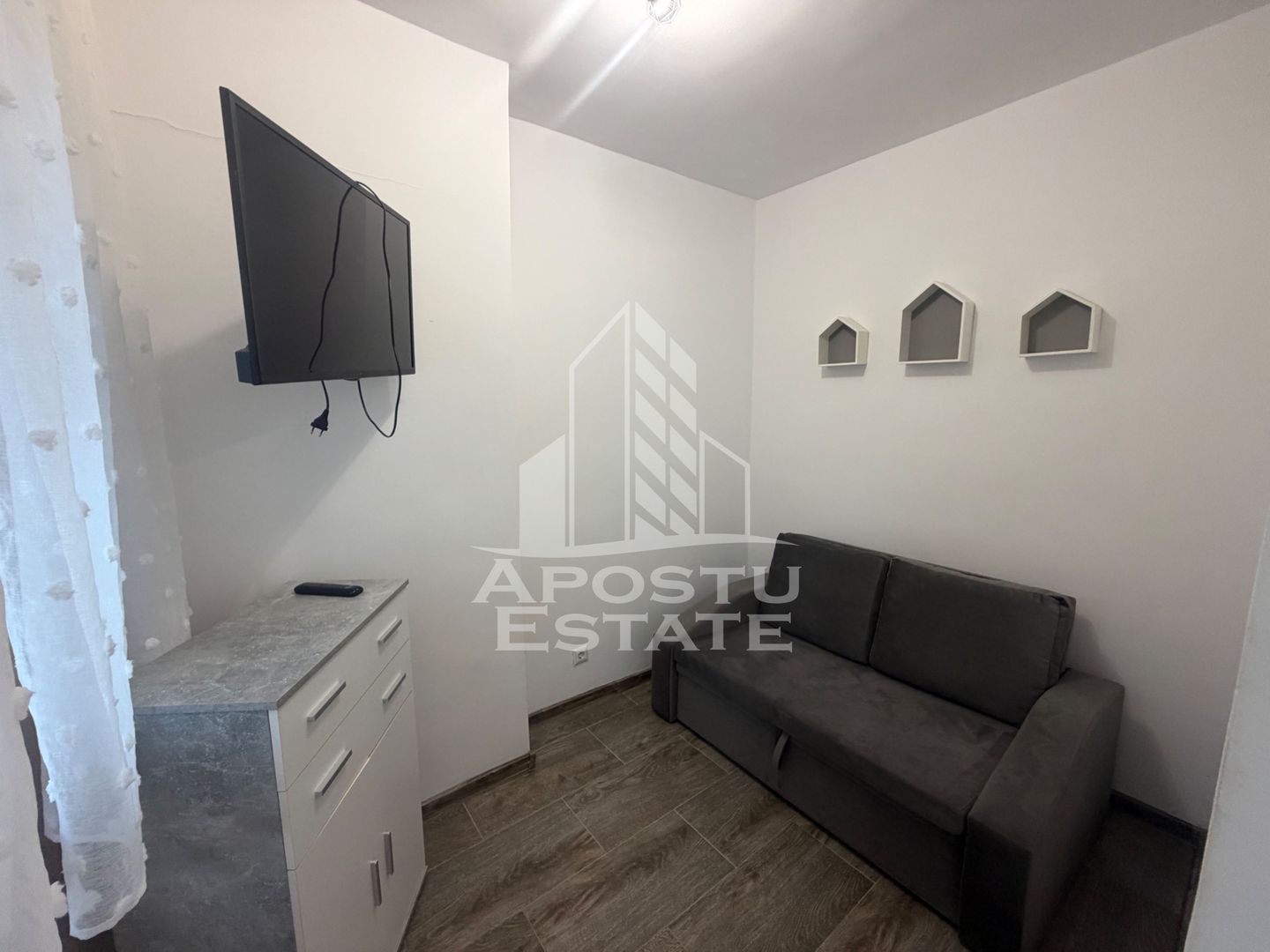 Garsoniera de vanzare, renovata , Zona Lipovei