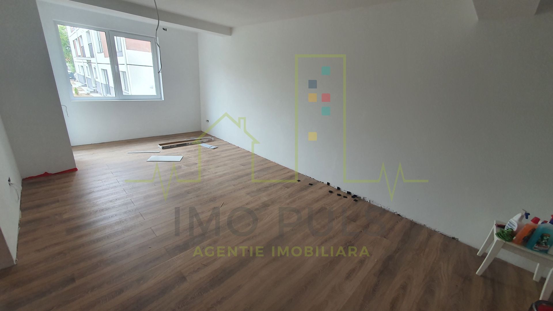 Nou. Lipovei. Decomandat. Bucatarie separata. Terasa + Balcon. Etaj 1.