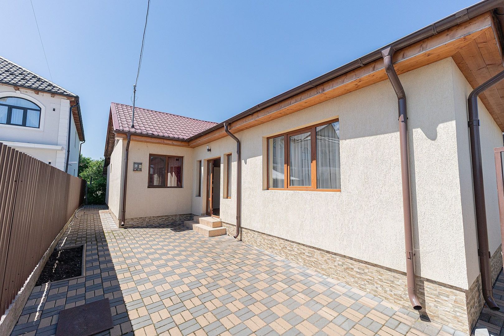 Casă 3 camere, 368mp teren, supr. utila 90mp, pe str. Focșa din Tecuci
