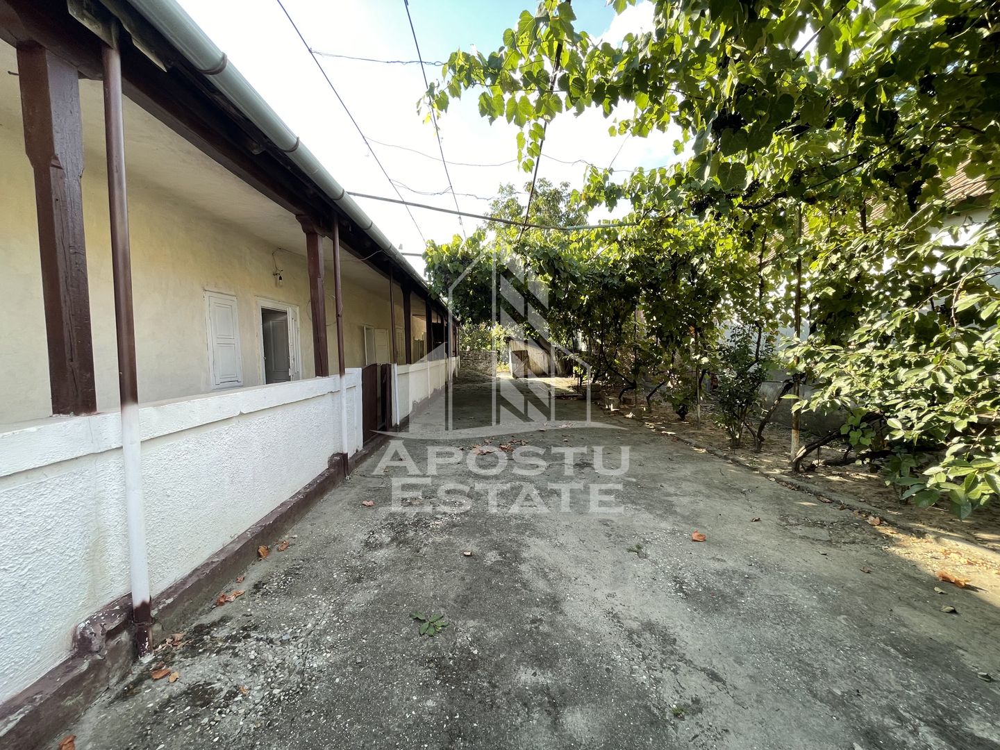 Casa de vanzare 126 mp utili si teren 1554 mp, Sacalaz.