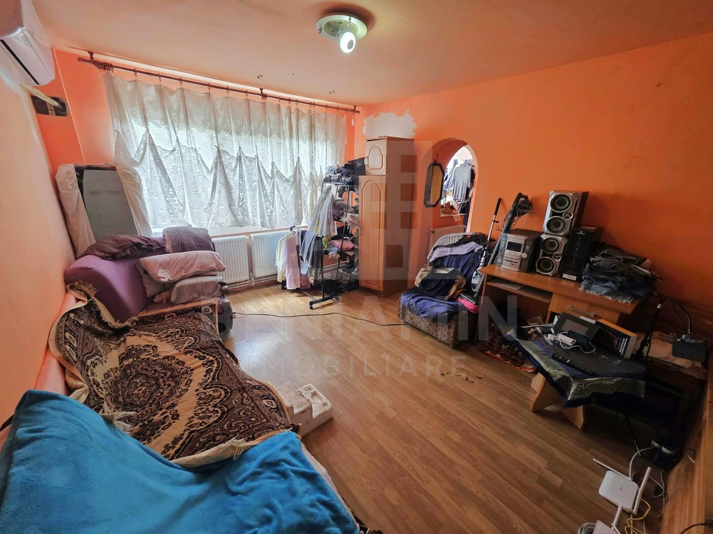 2 Camere- Etaj 1 - 41mp - Craiovita Noua - Centrala Proprie