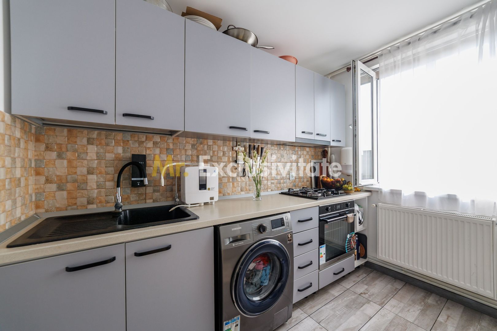Apartament 3 camere decomandat, 2 balcoane și loc de parca...