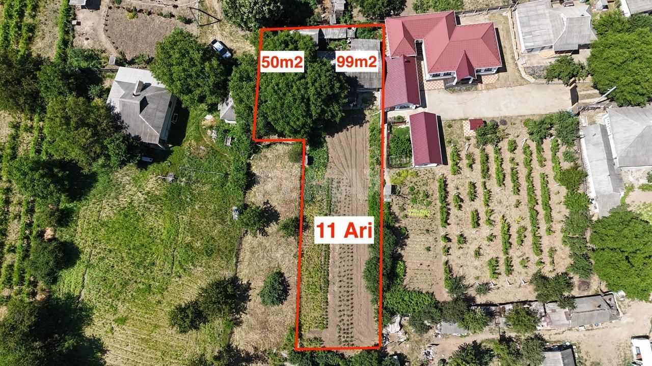 Casă pe un teren de 11 ari în s. Scoreni r-nul Strășeni