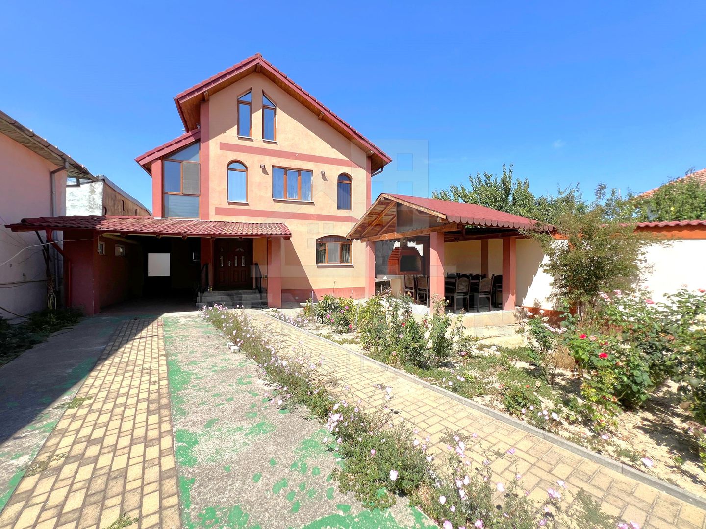 Casa 5 Dormitoare 2 bucatarii 3 bai Living-Toate utilitatile-Popoveni