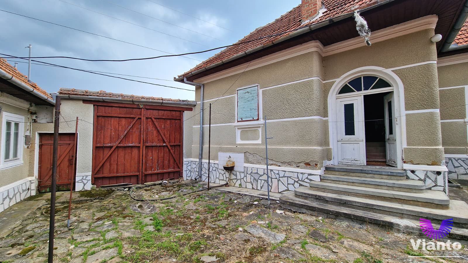 Casă în Poiana Sibiului | 909 mp teren | livadă și anexe gospodărești