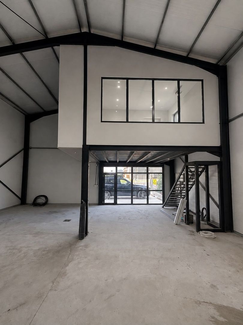 Inchiriez hala noua in zona Afumati deschidere la DN2
