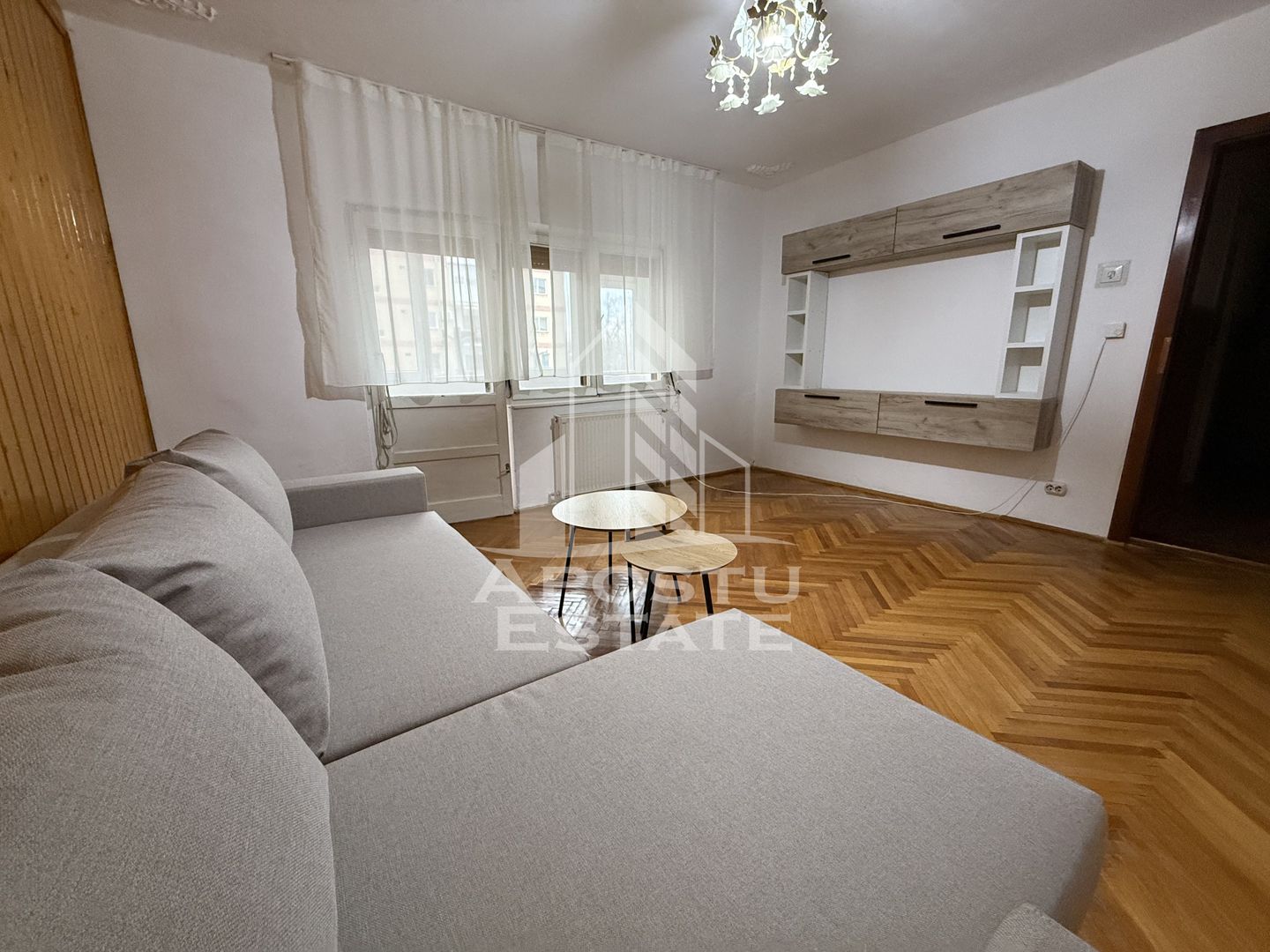 Apartament cu 3 camere, etajul 1, centrala proprie, zona Cotu Mic