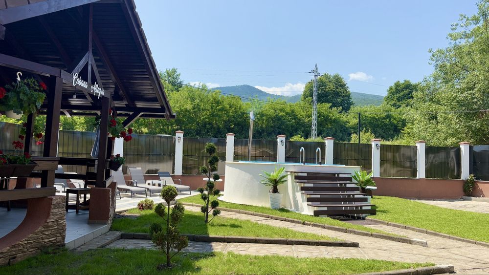 Casă de vânzare cu piscîna n Tocile – Sadu | Zonă superbă