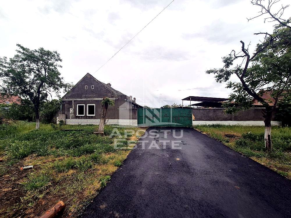 Casă veche de vânzare în Pesac, teren 1.439 mp.
