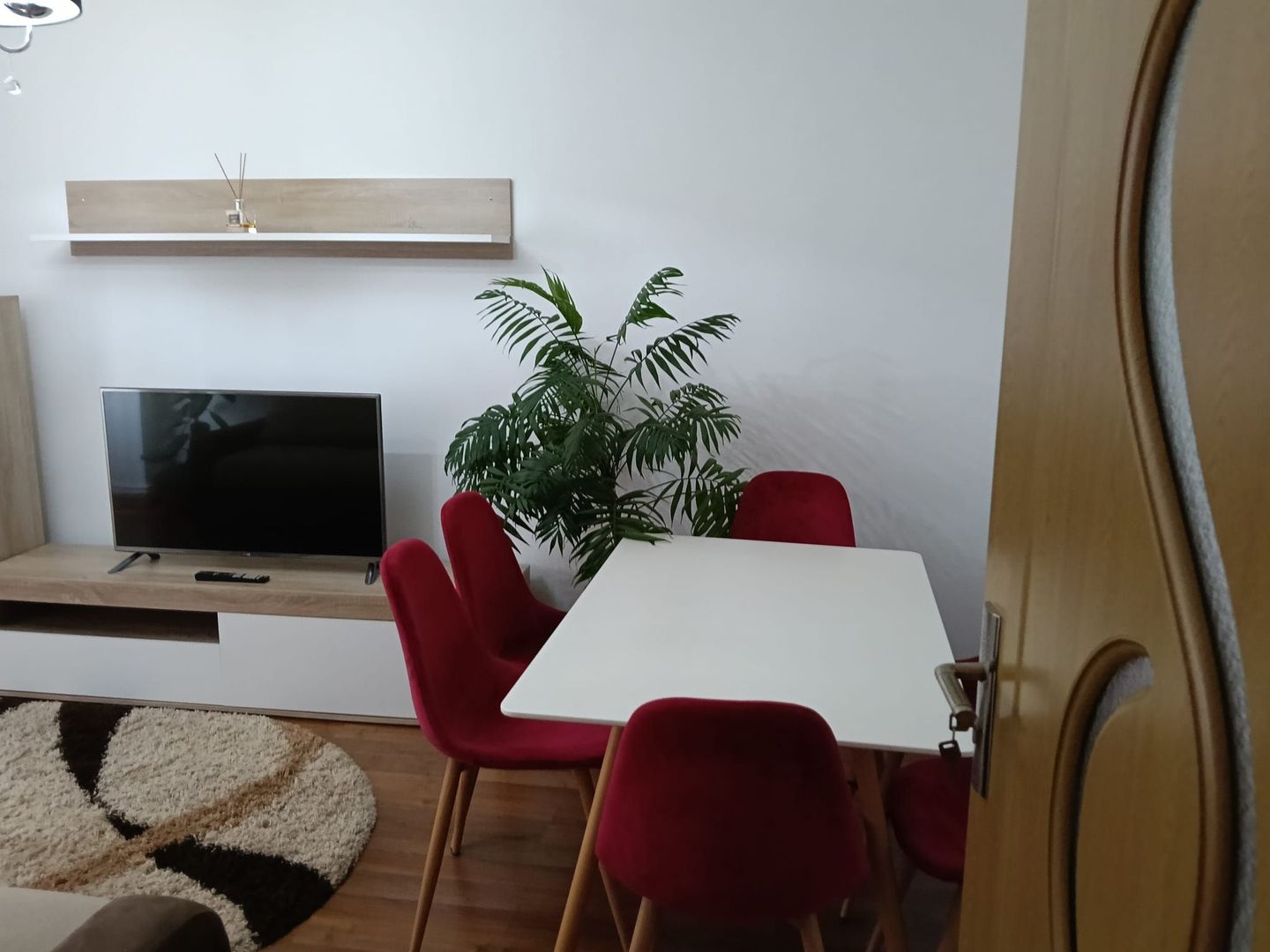 De inchiriat apartament spatios cu vedere la Dunare , etaj 5, 500 euro