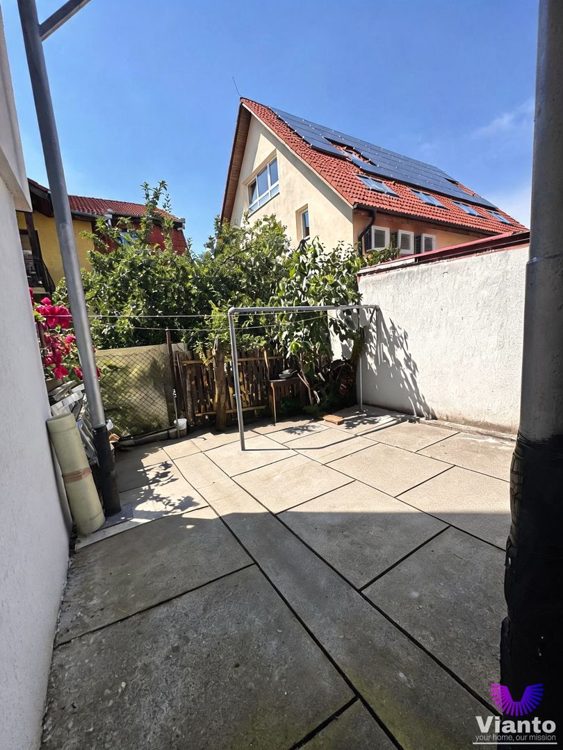 Apartament la casa individuala 93 mp cu curte - zona Parcu...
