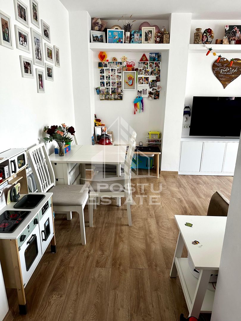 Apartament cu 4 camere de vânzare , renovat, decomandat,Gheorghe Lazar
