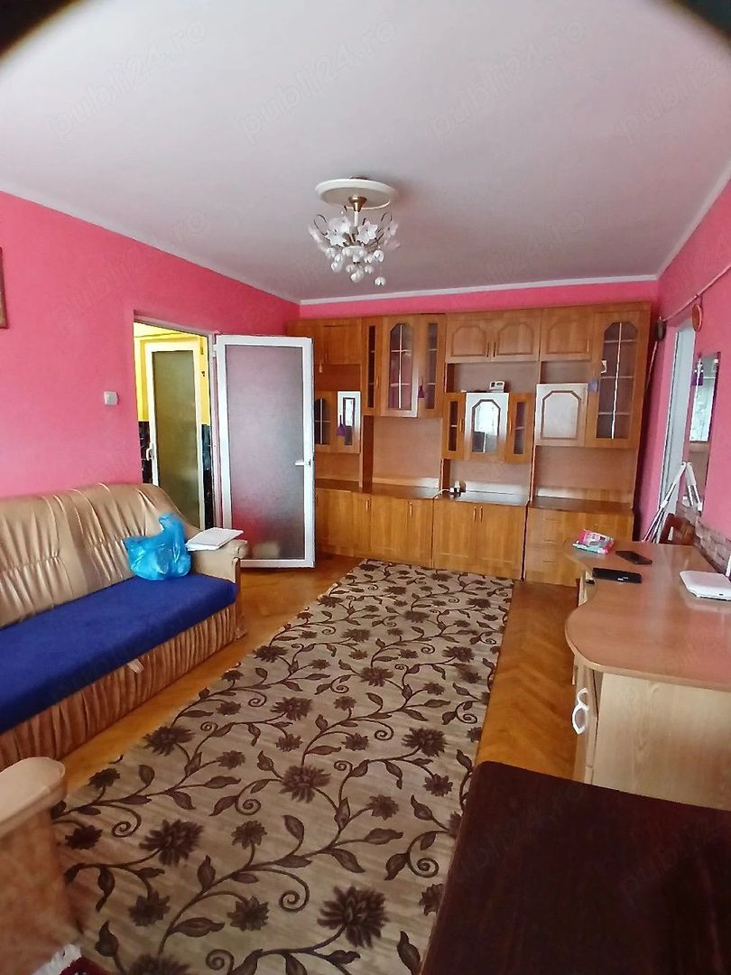 De inchiriez apartament 2 camere , Tiglina 1, 350 euro