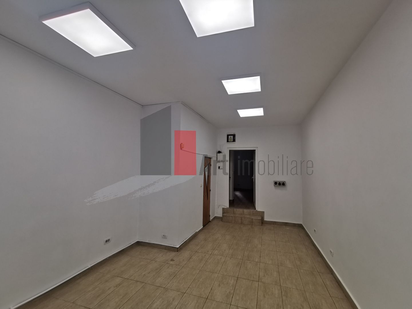 %0 Comision Spatiu comercial de inchiriat in zona Kogalniceanu/Cismigiu
