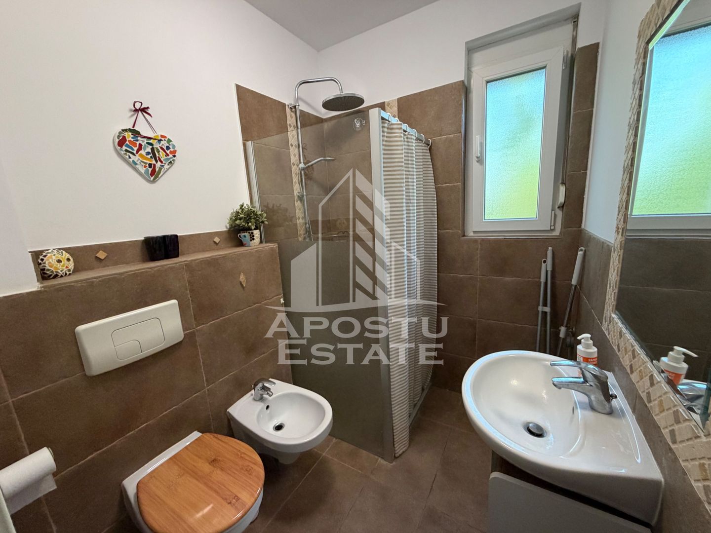 Apartament cu 2 camere de închiriat, Dumbravita,Central