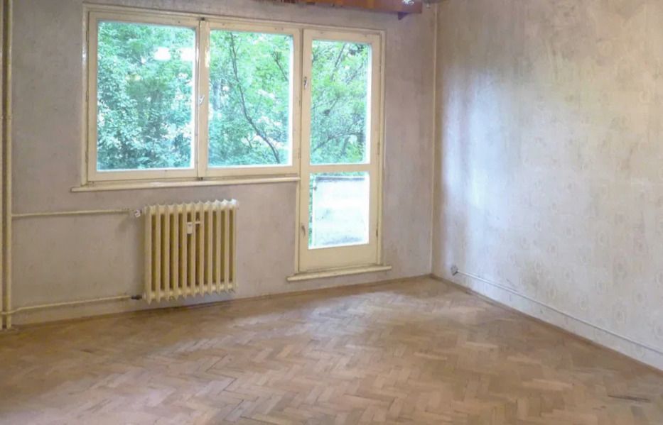 3 Camere în Astra Etaj 1 Vedere Liberă Necesită Renovare