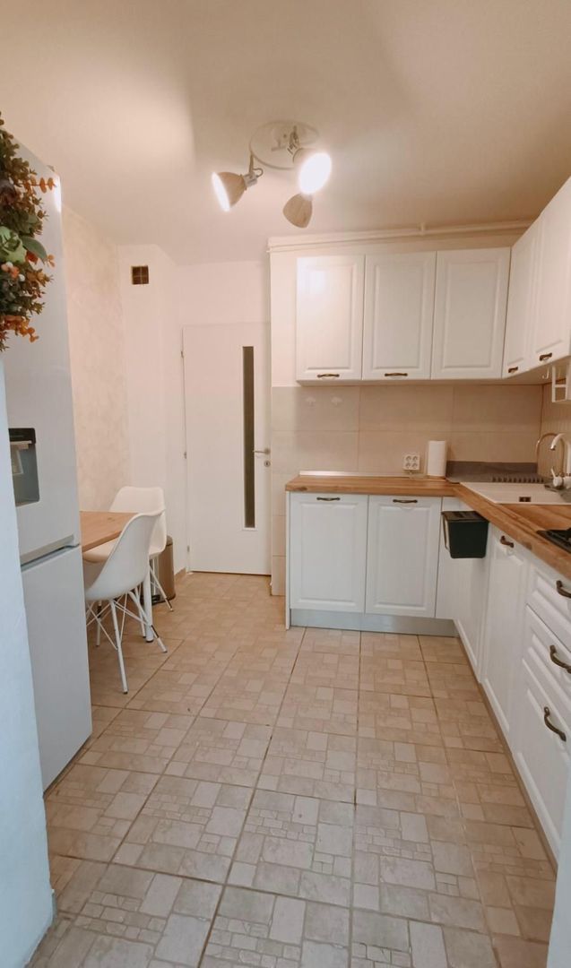 Închiriere apartament 3 camere Tineretului