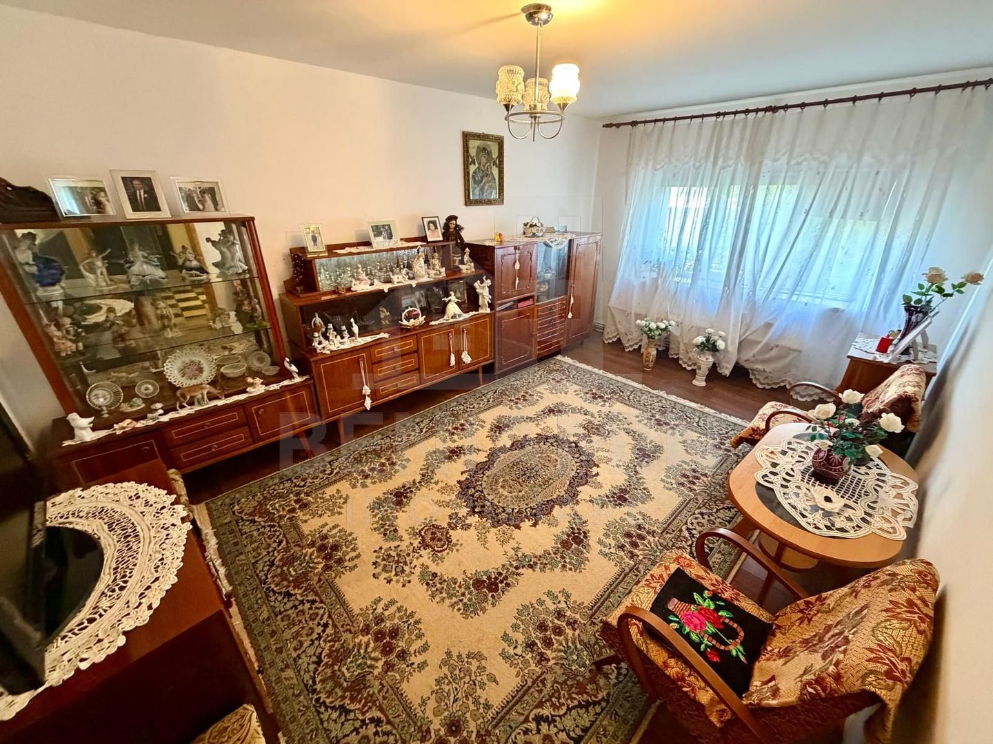 4 camere decomandate - Craiovita Noua - etaj 2 cu 2 bai - bloc 1982 -