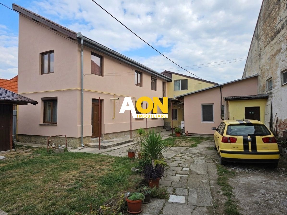 Casa 8 camere, cu 2 corpuri de cladire, 387 mp teren, zona Centru