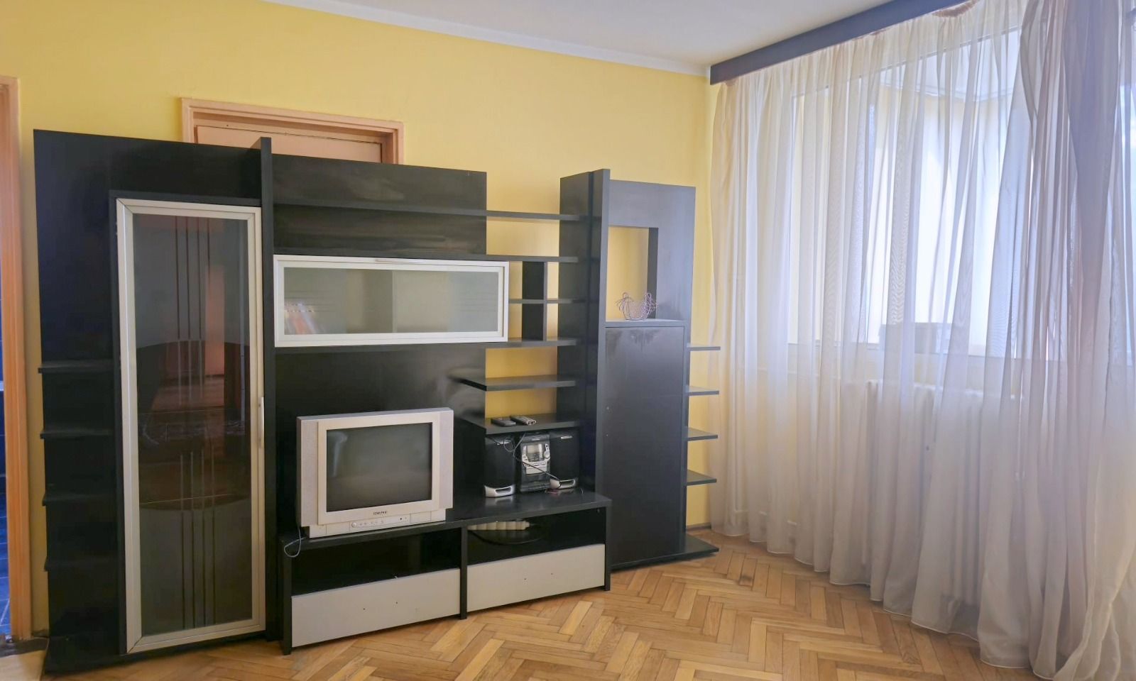 De vanzare apartament cu 3 camere, Tiglina 1, etaj 2, 62.000 euro