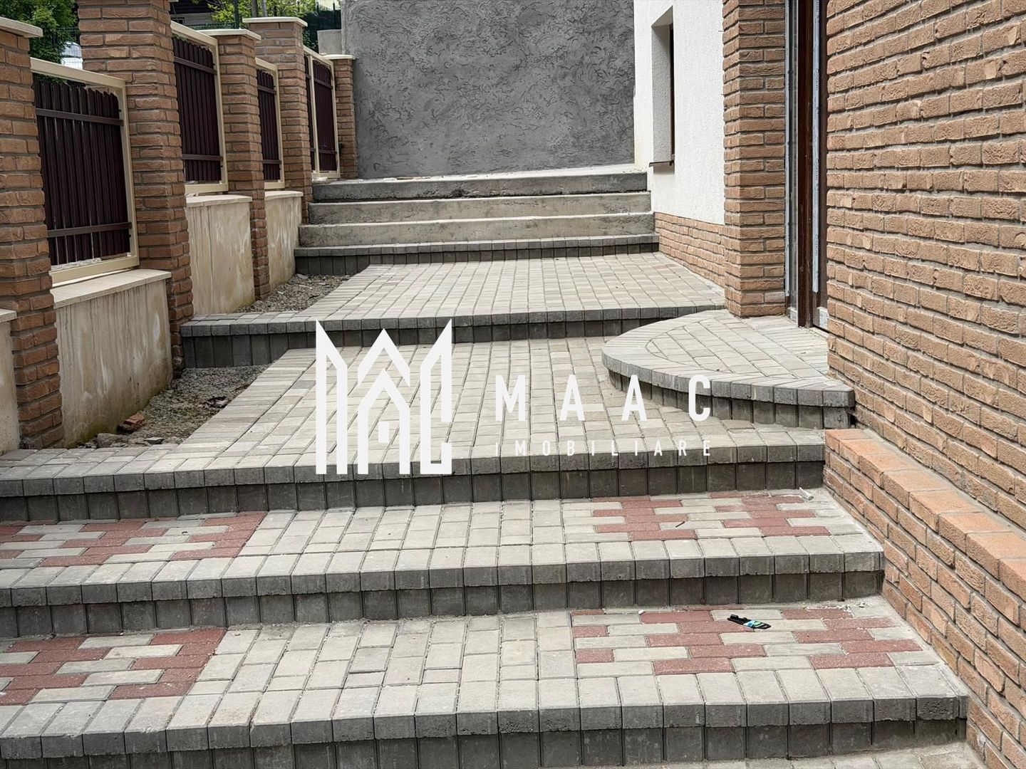 Casă 8 camere | Bujoreni, Vâlcea | 360 mp, teren 1000 mp