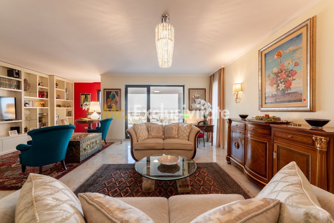 Apartament ultracentral - 3 camere, 167 mp, 2 terase, 2 locuri de parc subterane