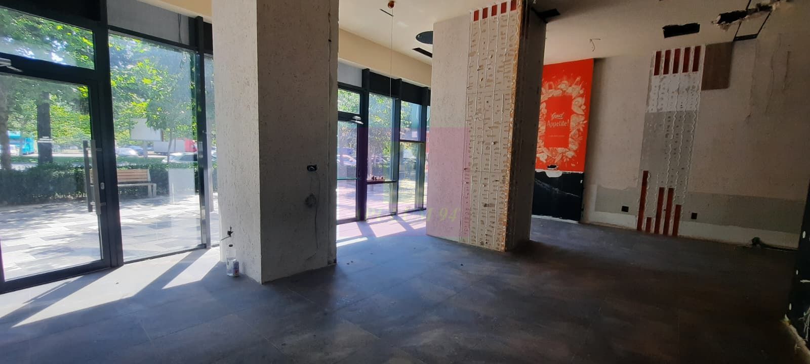 Inchiriere spatiu comercial in zona Decebal-Alba Iulia, parcare