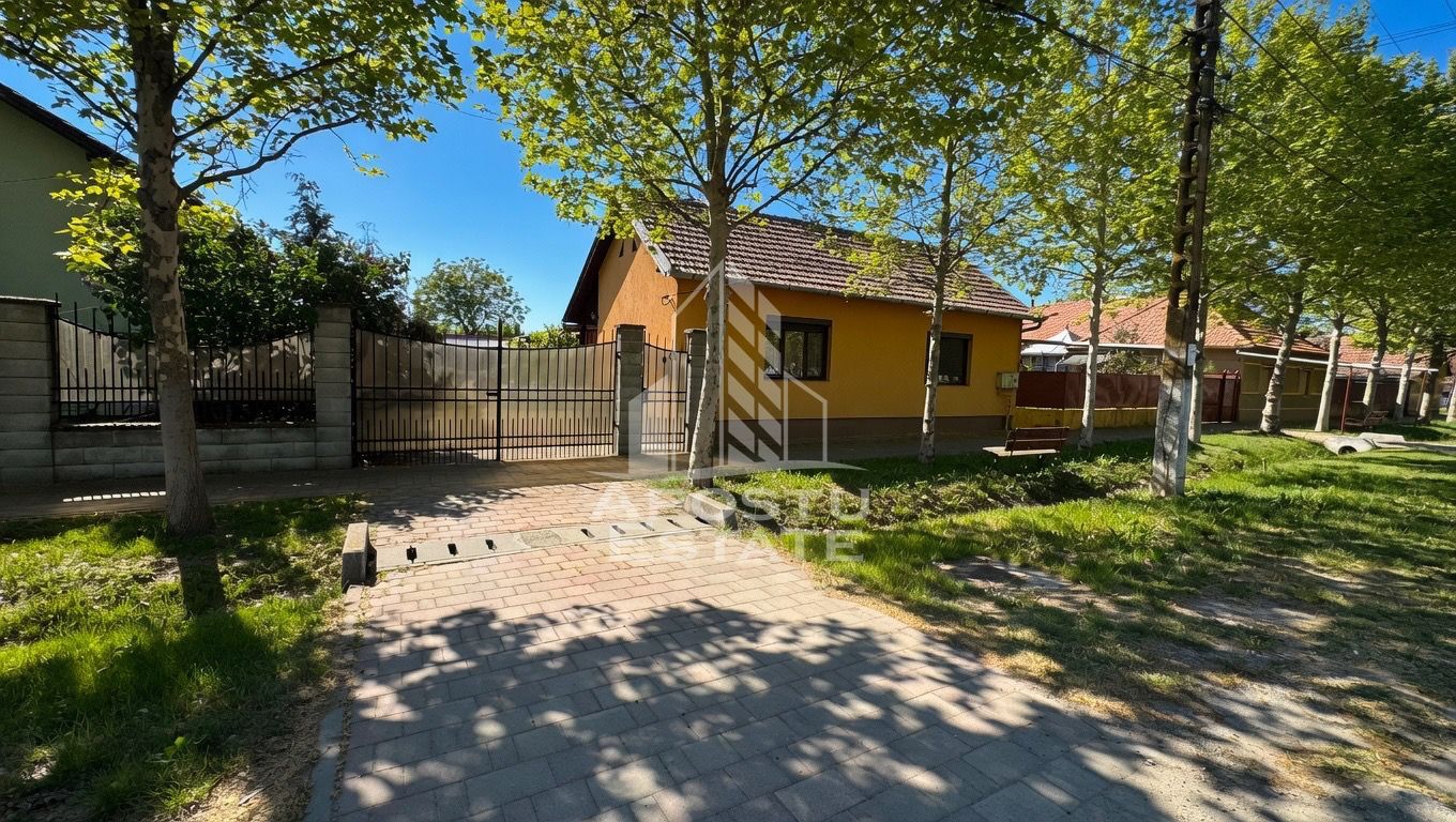 Casă complet mobilată, cu curte și garaj, în Sânnicolau Mare