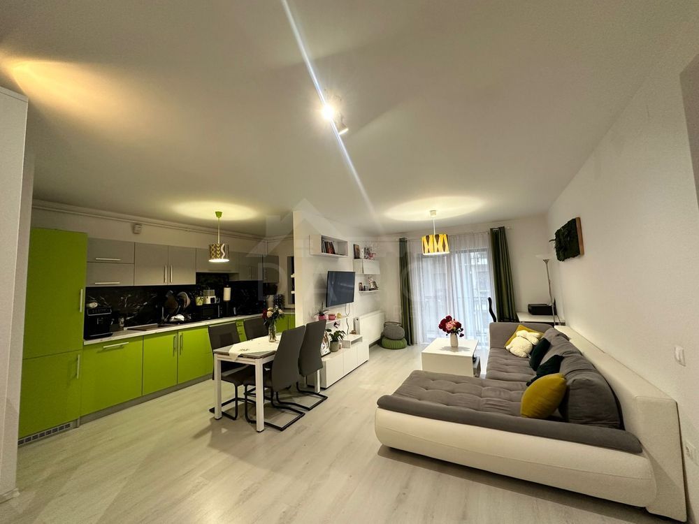 Vand Apartament cu 2 camere + un loc de parcare