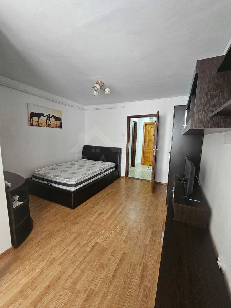 Garsoniera de inchiriat zona 7 noiembrie