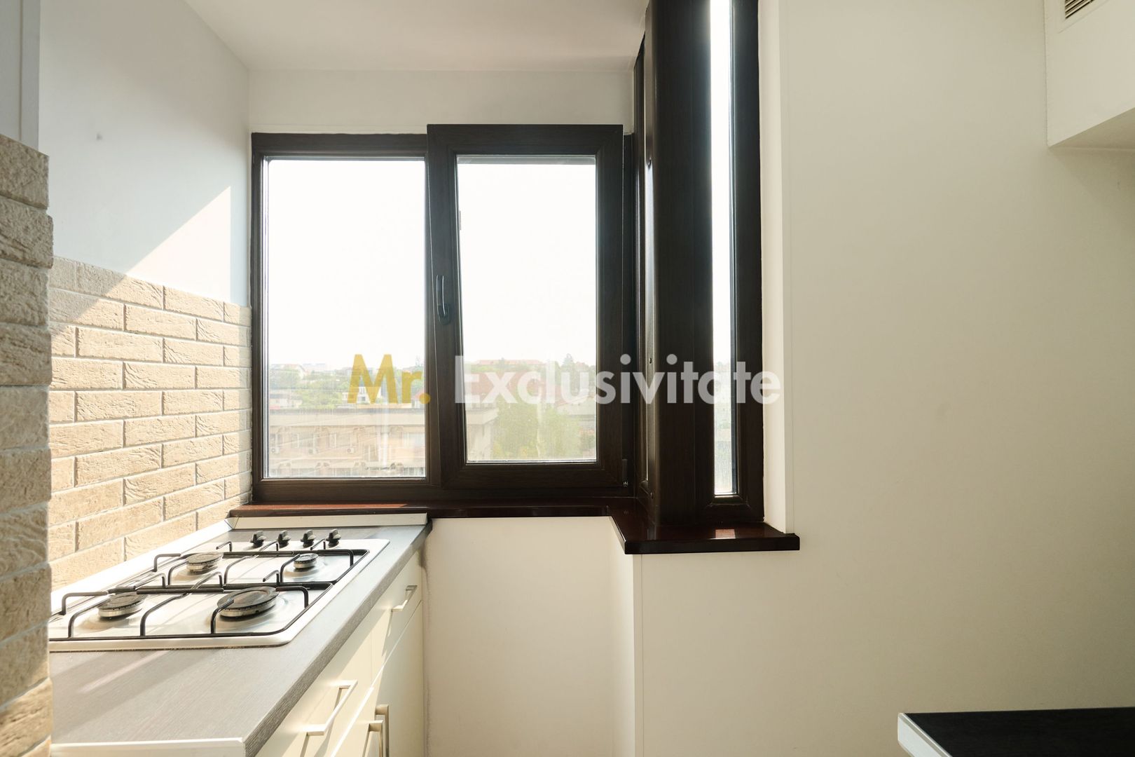 Apartament cu 3 camere în blocul Mobilux, Piața Vasile Milea