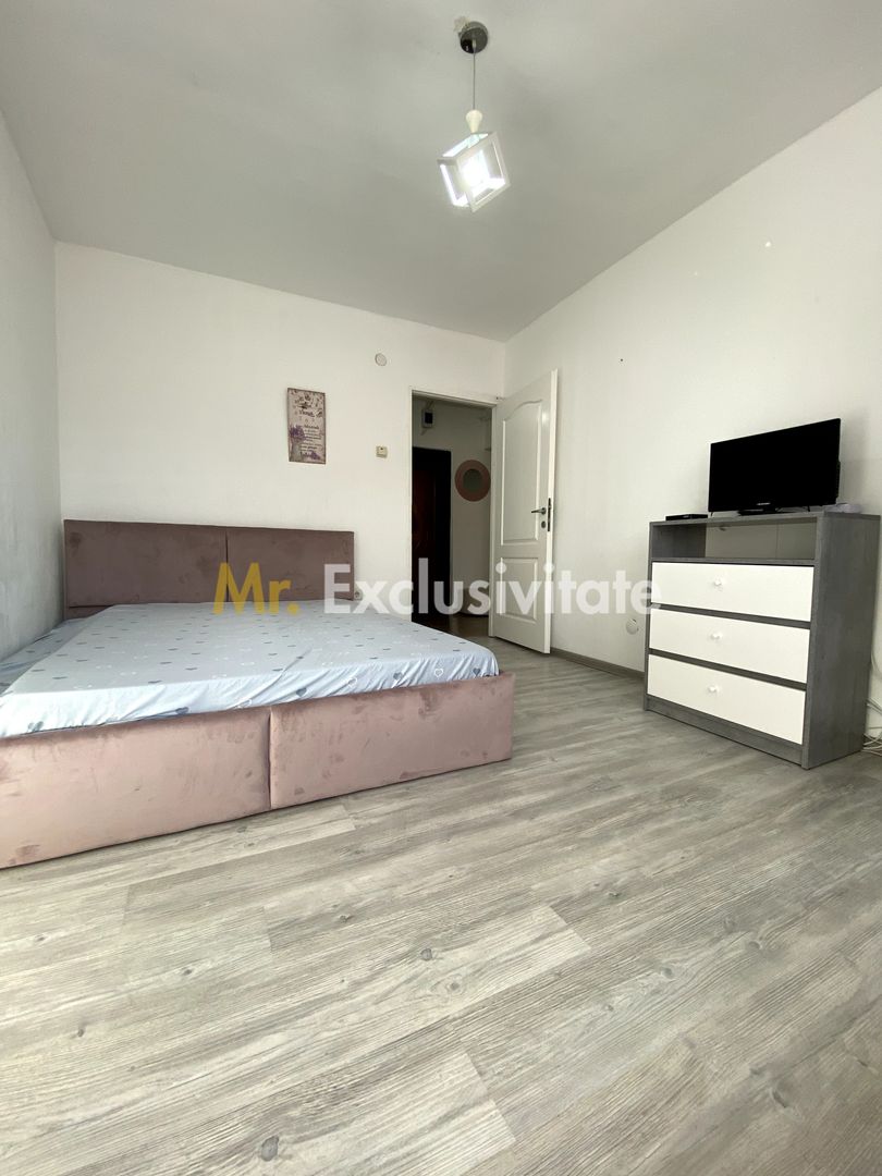 Garsoniera in Mioveni, zona centrala situata la etajul 2 din 4
