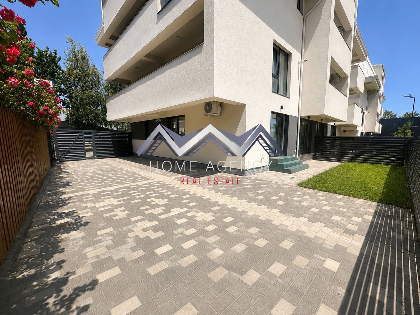 Apartament 3 camere premium + curte 100 mp | prima închiriere