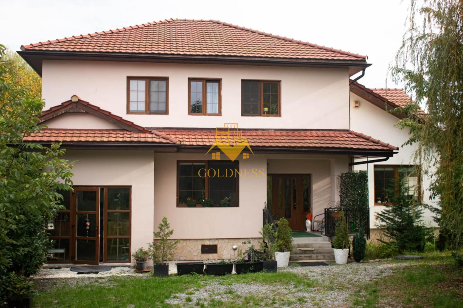 Sediu firma sau clinica.Buna Ziua, 2000 mp teren cu front de 35 ml.