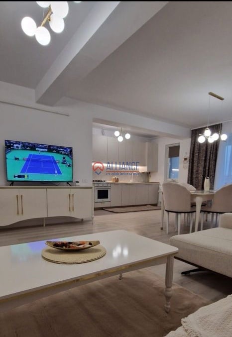 Inchiriez apartament 2 camere + parcare privata Lux