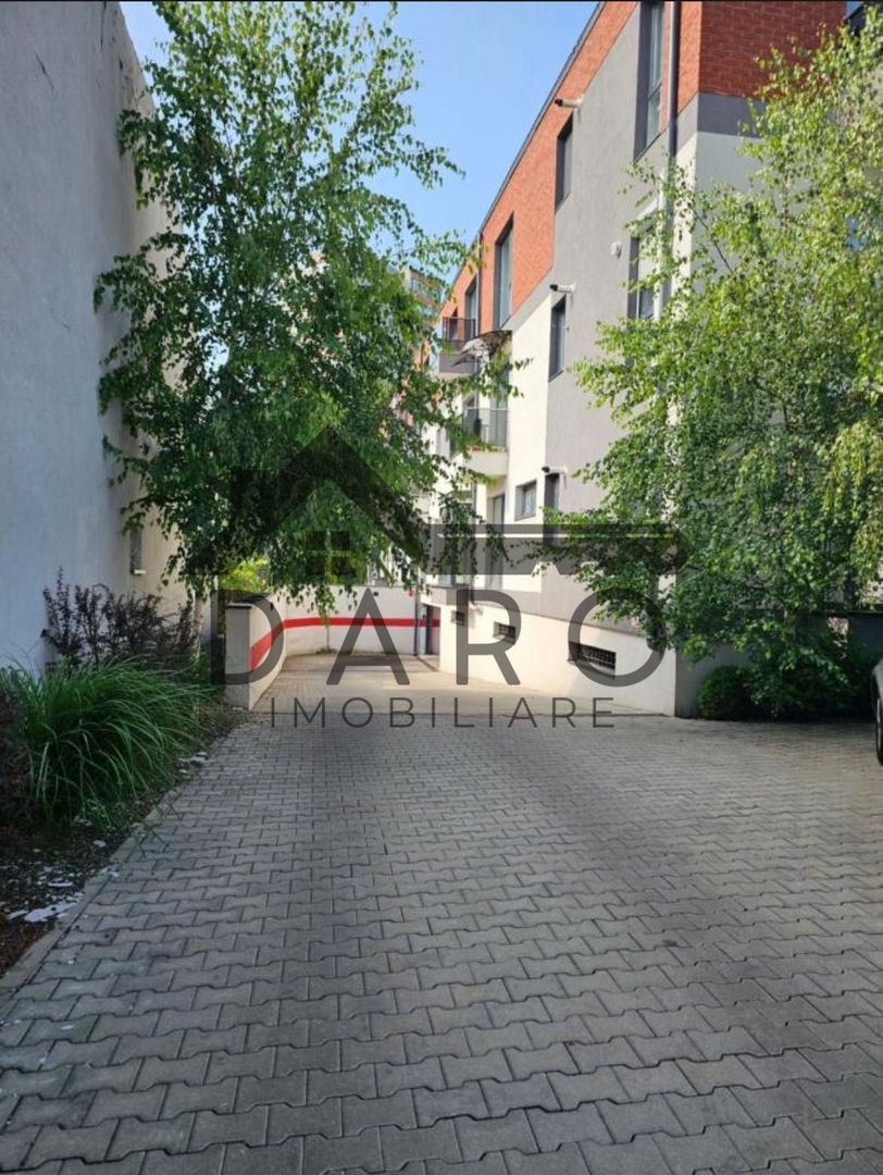 Apartament de închiriat cu un mic spațiu verde ,zona centrală TG Mureș