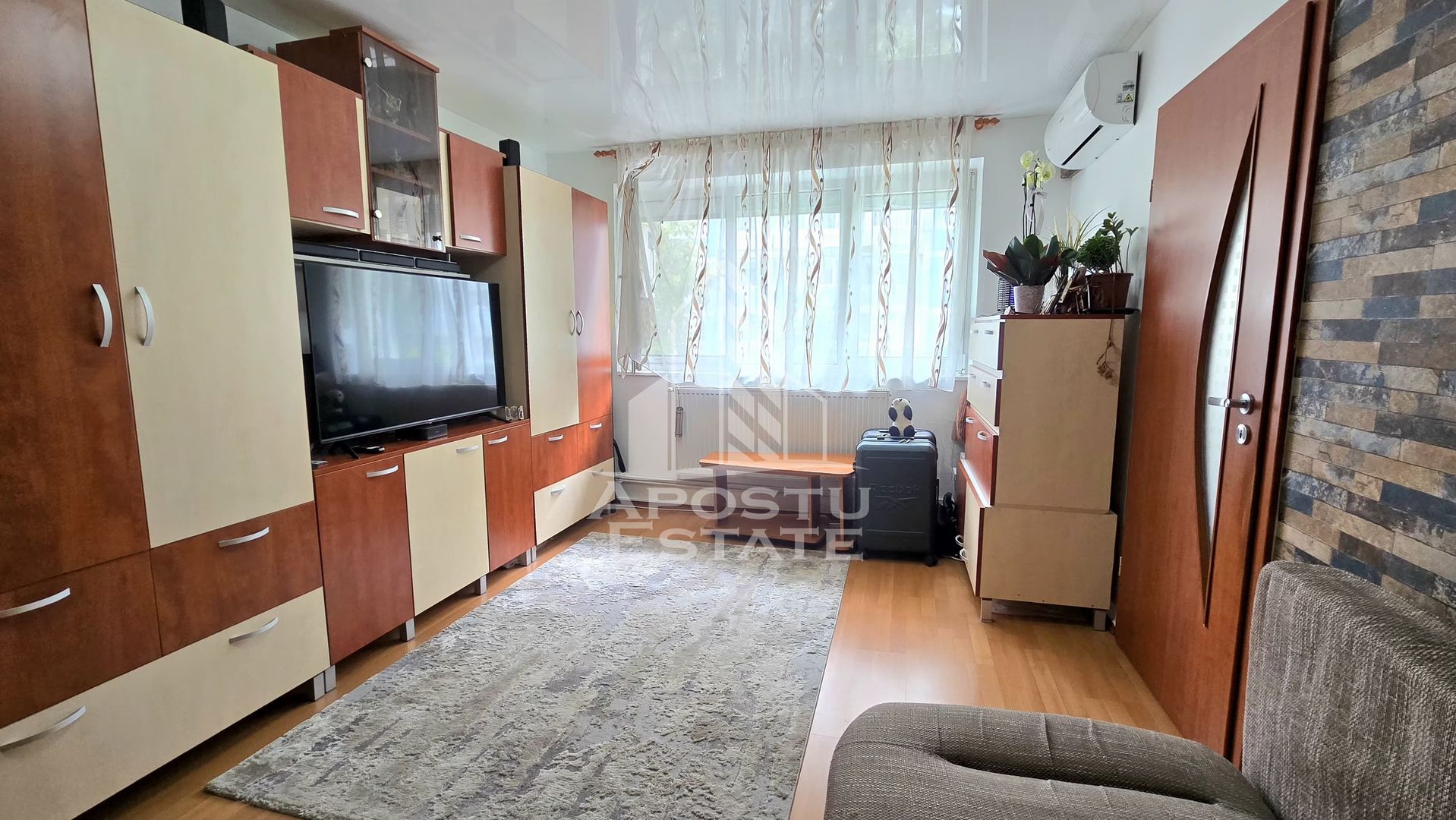 Apartament cu 2 camere de vanzare, etaj intermediar, zona Dacia