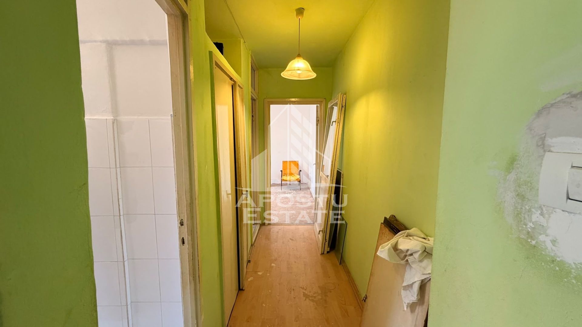 Apartament 2 camere decomandat | 42 mp + balcon | De renovat | 75.000