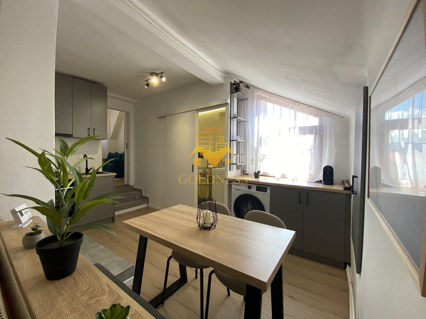 Apartament 40 mp la 2 minute de Piata Muzeului! Bloc istoric cu lift!