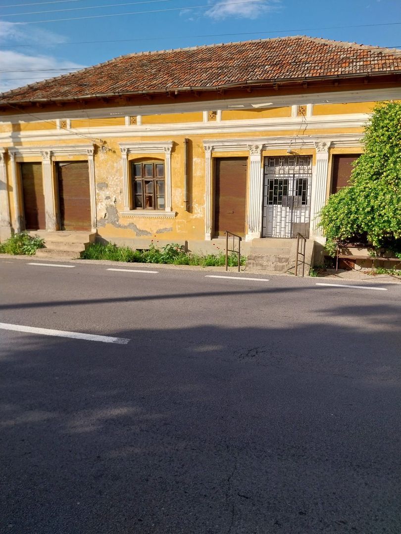 Casa 205 mp | Teren 2.379 mp | Potential comercial | Acces direct DN