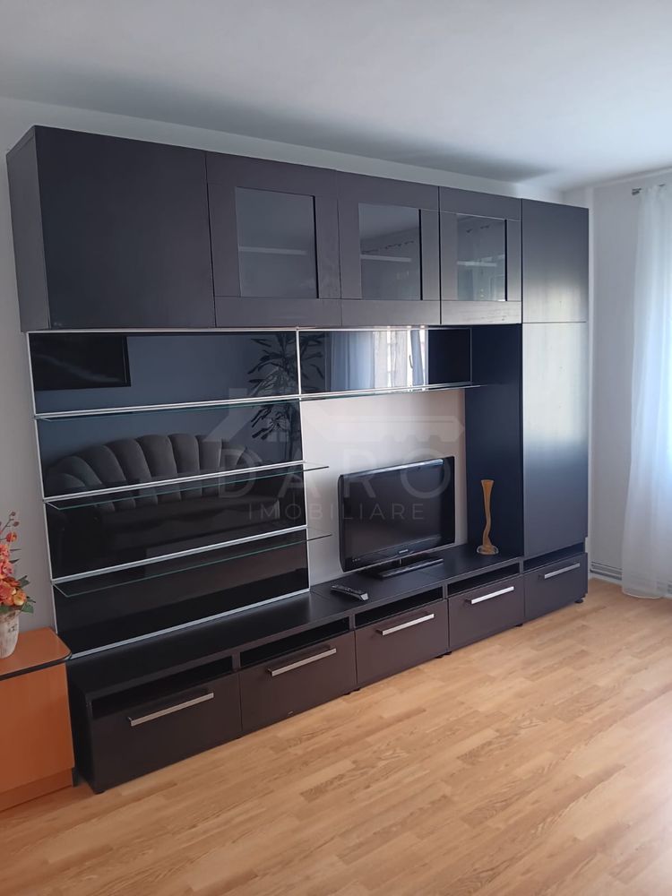 Inchiriez apartament 3 camere + 2 bai (ZONA UNIRII)
