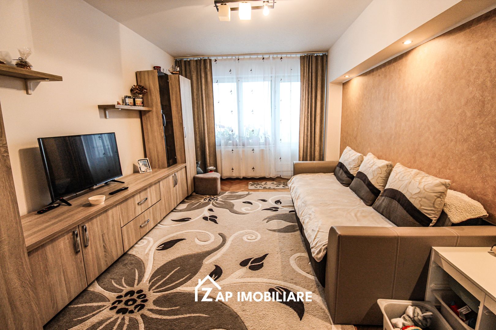 Shopping City - 3 Camere Decomandat - 69 mp Lift Nou- Finisat Modern