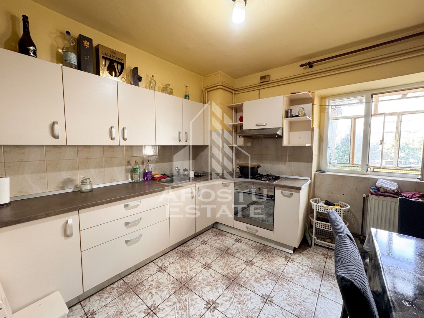 Apartament 4 camere, decomandat, 95mp, etaj 1, zona Turist, Sagului