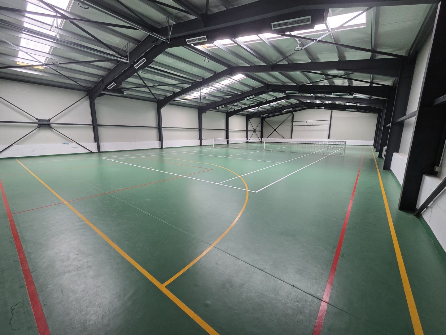 Spatiu Comercial 620 mp.parcare,birou,vestiar,baie