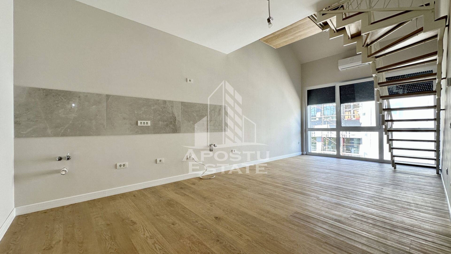 Apartament pe 2 niveluri, 82 mp utili, Complexul Studentesc