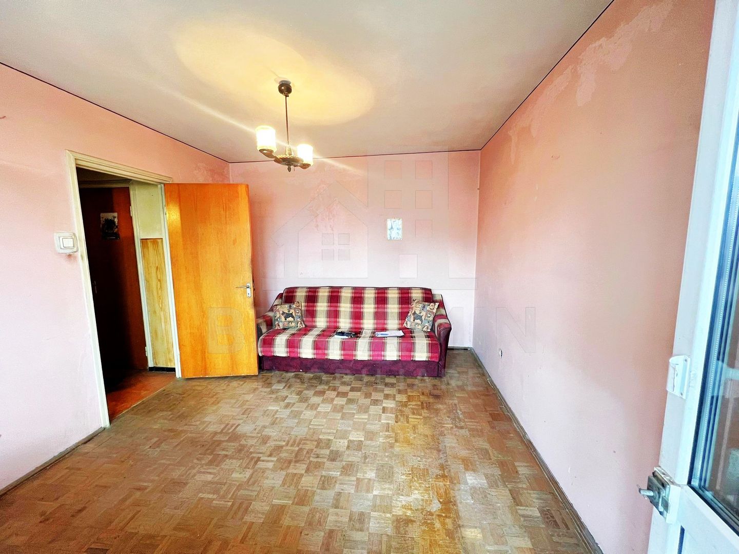 2 Camere-52mp-Balcon-Lift Nou-Anvelopat-Zona-Garii-Necesita-Renovare